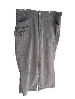 Danskin Now Ladies Y2K Brown Cargo Capri Pants Size Medium 8/10